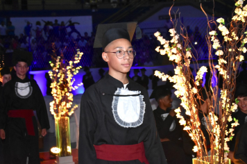 Foto - Formatura de encerramento dos 9º anos do ensino fundamental II e EMEJA dia 13 de dezembro de 2024