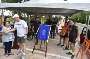Foto - Prefeitura entrega primeira ciclovia rural as margens da Avenida Odilon Cassetari, que liga a Rodovia Gastão Dal Farra.