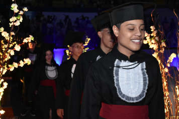 Foto - Formatura de encerramento dos 9º anos do ensino fundamental II e EMEJA dia 13 de dezembro de 2024
