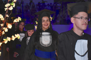 Foto - Formatura de encerramento dos 9º anos do ensino fundamental II e EMEJA dia 13 de dezembro de 2024