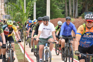 Foto - Prefeitura entrega primeira ciclovia rural as margens da Avenida Odilon Cassetari, que liga a Rodovia Gastão Dal Farra.