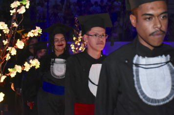 Foto - Formatura de encerramento dos 9º anos do ensino fundamental II e EMEJA dia 13 de dezembro de 2024