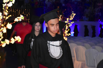Foto - Formatura de encerramento dos 9º anos do ensino fundamental II e EMEJA dia 13 de dezembro de 2024