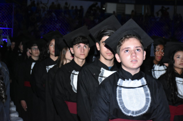 Foto - Formatura de encerramento dos 9º anos do ensino fundamental II e EMEJA dia 13 de dezembro de 2024