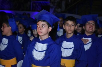 Foto - Formatura de encerramento dos 5º anos do ensino fundamental dia 11 de dezembro de 2024