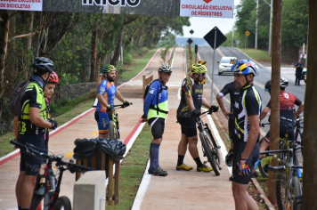 Foto - Prefeitura entrega primeira ciclovia rural as margens da Avenida Odilon Cassetari, que liga a Rodovia Gastão Dal Farra.