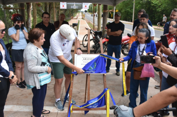 Foto - Prefeitura entrega primeira ciclovia rural as margens da Avenida Odilon Cassetari, que liga a Rodovia Gastão Dal Farra.