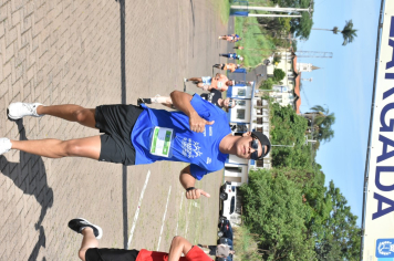 Foto - Secretaria de Educação promoveu 6ª Corrida e Caminhada Educação Solidária