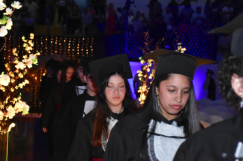 Foto - Formatura de encerramento dos 9º anos do ensino fundamental II e EMEJA dia 13 de dezembro de 2024