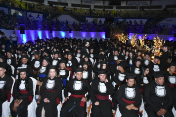 Foto - Formatura de encerramento dos 9º anos do ensino fundamental II e EMEJA dia 13 de dezembro de 2024