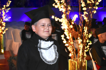 Foto - Formatura de encerramento dos 9º anos do ensino fundamental II e EMEJA dia 13 de dezembro de 2024