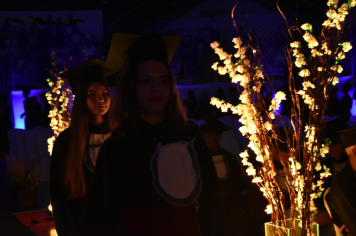 Foto - Formatura de encerramento dos 9º anos do ensino fundamental II e EMEJA dia 13 de dezembro de 2024