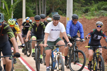 Foto - Prefeitura entrega primeira ciclovia rural as margens da Avenida Odilon Cassetari, que liga a Rodovia Gastão Dal Farra.