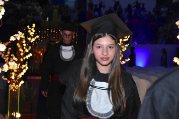 Foto - Formatura de encerramento dos 9º anos do ensino fundamental II e EMEJA dia 13 de dezembro de 2024