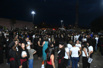 Foto - Formatura de encerramento dos 9º anos do ensino fundamental II e EMEJA dia 13 de dezembro de 2024