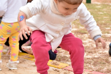 Foto - Escola municipal de educação infantil recebe novo espaço lúdico e parquinho infantil