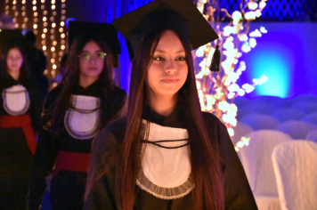 Foto - Formatura de encerramento dos 9º anos do ensino fundamental II e EMEJA dia 13 de dezembro de 2024