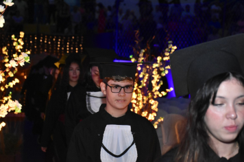 Foto - Formatura de encerramento dos 9º anos do ensino fundamental II e EMEJA dia 13 de dezembro de 2024
