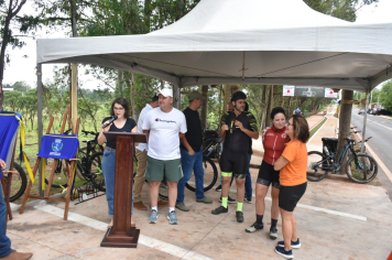 Foto - Prefeitura entrega primeira ciclovia rural as margens da Avenida Odilon Cassetari, que liga a Rodovia Gastão Dal Farra.