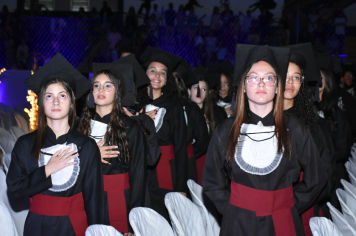 Foto - Formatura de encerramento dos 9º anos do ensino fundamental II e EMEJA dia 13 de dezembro de 2024
