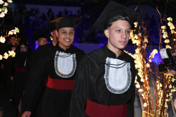 Foto - Formatura de encerramento dos 9º anos do ensino fundamental II e EMEJA dia 13 de dezembro de 2024