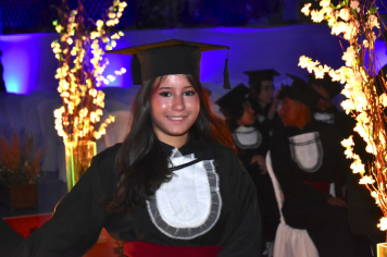 Foto - Formatura de encerramento dos 9º anos do ensino fundamental II e EMEJA dia 13 de dezembro de 2024