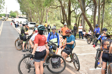 Foto - Prefeitura entrega primeira ciclovia rural as margens da Avenida Odilon Cassetari, que liga a Rodovia Gastão Dal Farra.