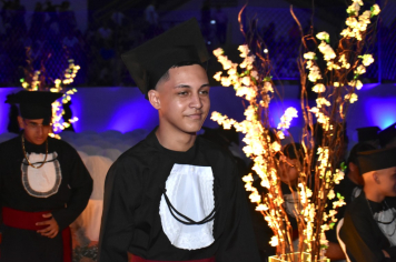 Foto - Formatura de encerramento dos 9º anos do ensino fundamental II e EMEJA dia 13 de dezembro de 2024