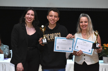 Foto - Premiação da Olimpíada Literária da Língua Portuguesa e da 1ª Olimpíada de Matemática