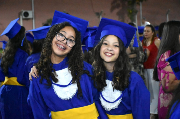 Foto - Formatura de encerramento dos 5º anos do ensino fundamental dia 12 de dezembro de 2024