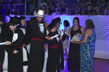 Foto - Formatura de encerramento dos 9º anos do ensino fundamental II e EMEJA dia 13 de dezembro de 2024