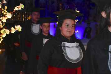 Foto - Formatura de encerramento dos 9º anos do ensino fundamental II e EMEJA dia 13 de dezembro de 2024