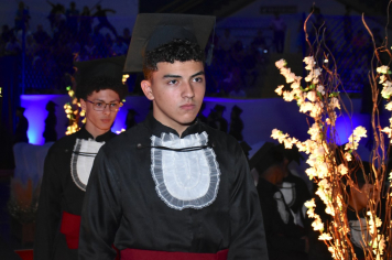 Foto - Formatura de encerramento dos 9º anos do ensino fundamental II e EMEJA dia 13 de dezembro de 2024