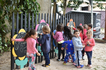 Foto - Escola municipal de educação infantil ganha espaço interativo para os alunos
