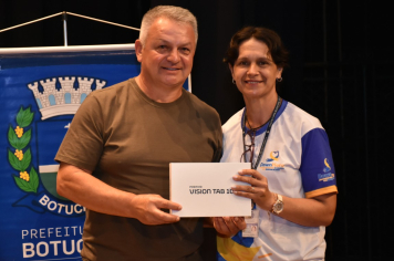 Foto - Secretaria de Saúde entrega tablets a Agentes Comunitários de Saúde de Botucatu