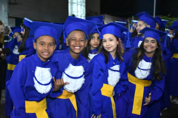 Foto - Formatura de encerramento dos 5º anos do ensino fundamental dia 12 de dezembro de 2024