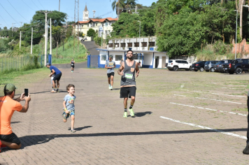 Foto - Secretaria de Educação promoveu 6ª Corrida e Caminhada Educação Solidária