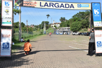 Foto - Secretaria de Educação promoveu 6ª Corrida e Caminhada Educação Solidária