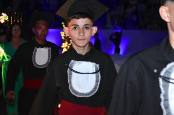 Foto - Formatura de encerramento dos 9º anos do ensino fundamental II e EMEJA dia 13 de dezembro de 2024