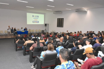 Atletas de Botucatu assinam os termos de adesão do Programa Bolsa Atleta 2026