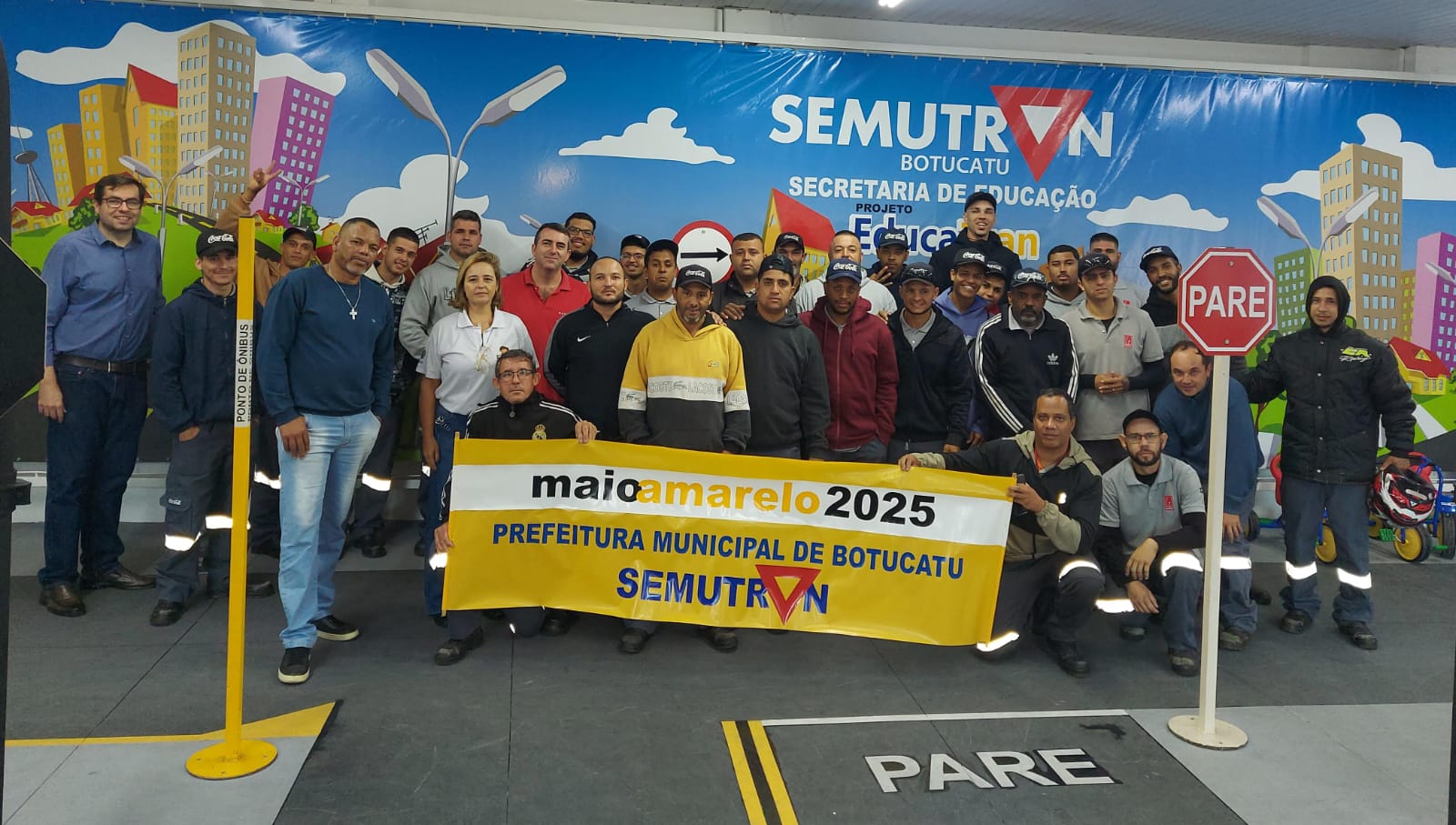 Maio Amarelo: motoristas profissionais participam de palestra na SEMUTRAN